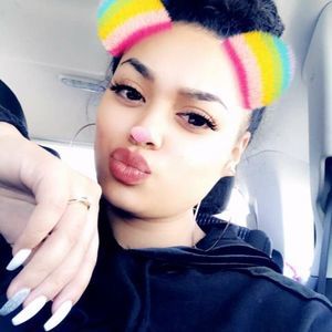 Meet your Posher, Sia